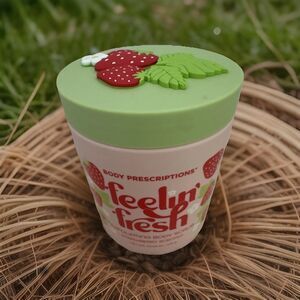 Strawberry Exfoliating Body Scrub Citrus Scented 23.6 Oz / 670 g Pink Fruit Bath